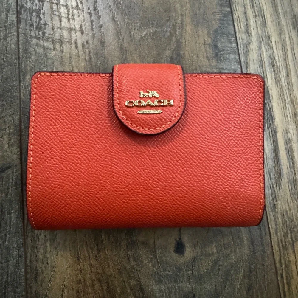 Coach 6390 Medium Orange Crossgrain Leather Bifold Corner Zip Gold Logo Wallet